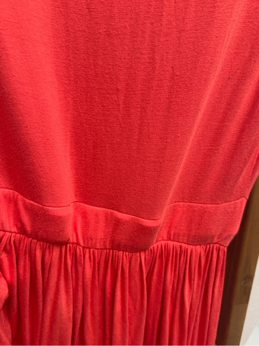 Wide-Leg Coral Jumpsuit with Scoop Neck - Picture 9 of 11